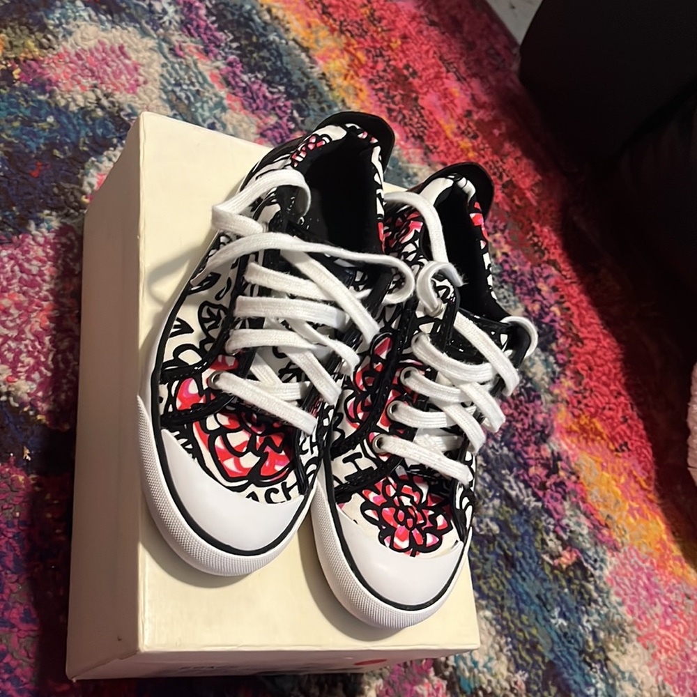 Shoes - Picture 6 of 7